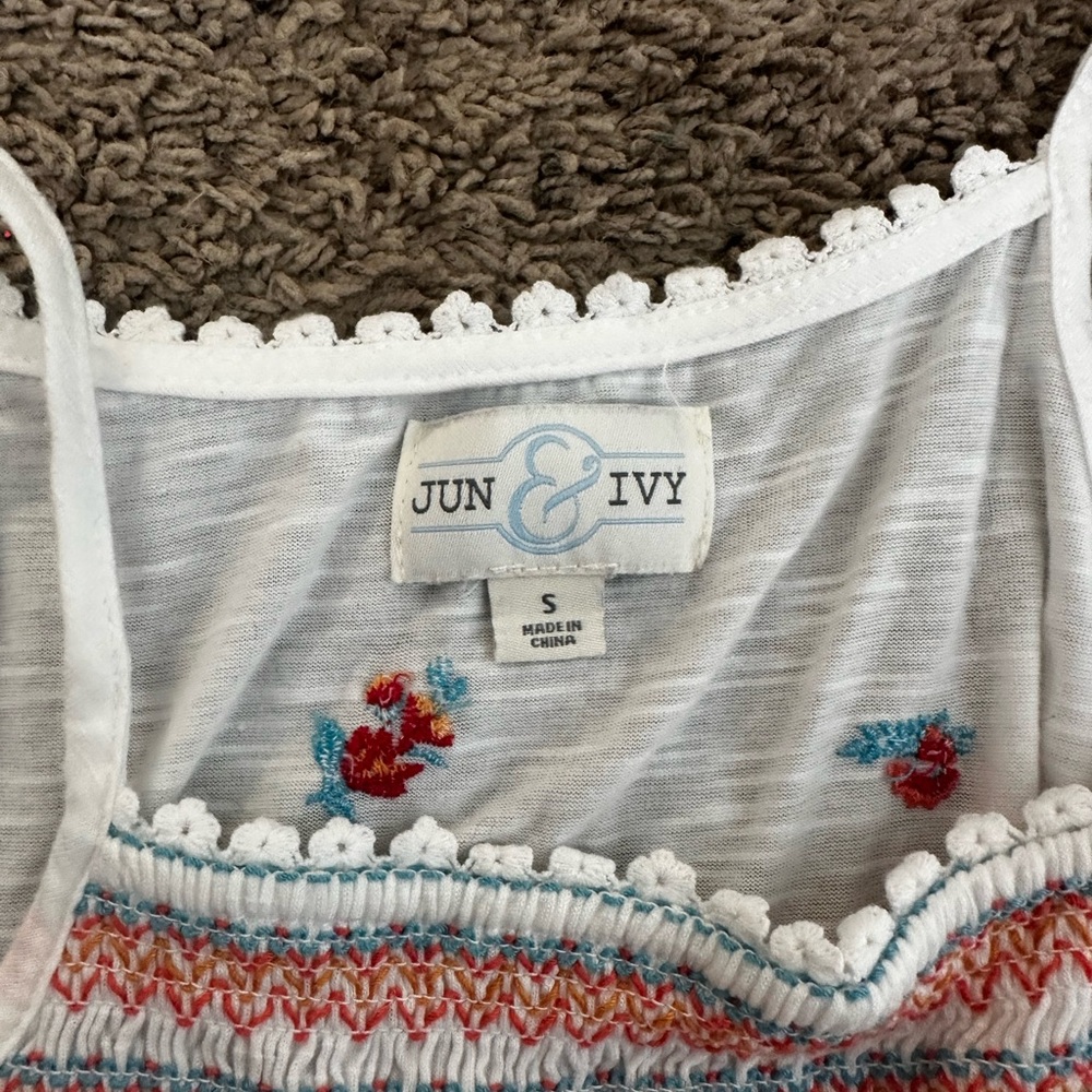 Jun & Ivy White Embroidered Top